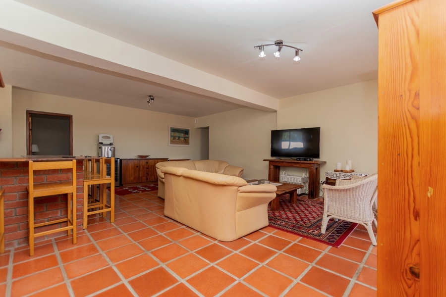 6 Bedroom Property for Sale in Middedorp Western Cape